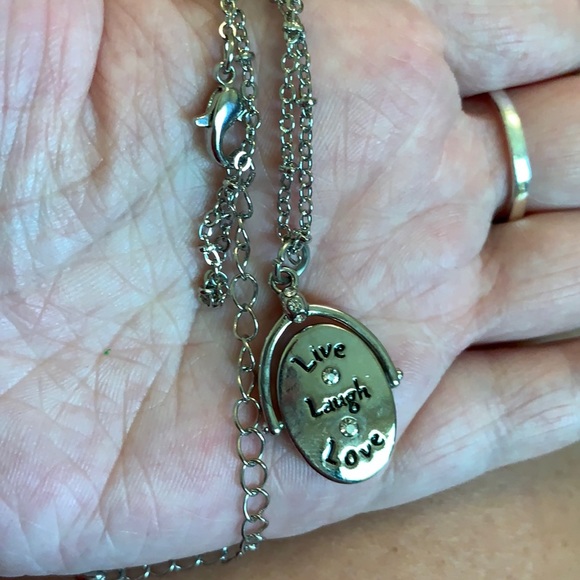 NEW 💗 Gorgeous Fidget / Spinning Necklace - Picture 4 of 8